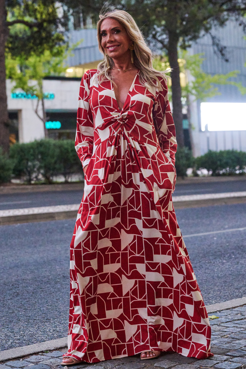 VESTIDO COM DECOTE
